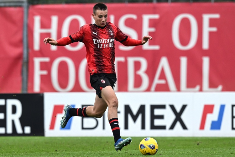 彩票走势图大全-隆戈：卡马达不会冬窗回归米兰，他将继续效力莱切到本赛季结束